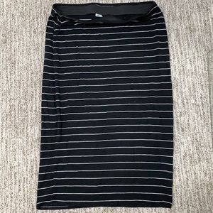 Old Navy B/W Striped Pencil Skirt
